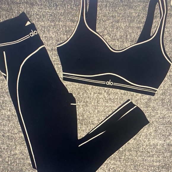 ALO Yoga Pants - ALO Yoga Black and White Sports Set